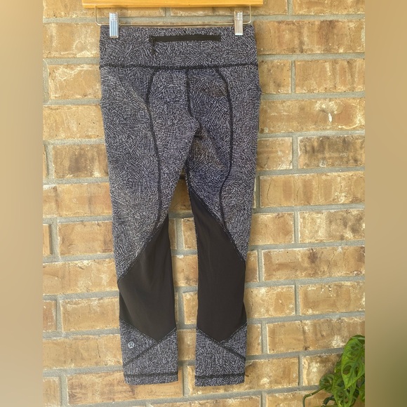 Lululemon Pace Rival Crop with pockets Sz 2, Scatter Grey Black - Picture 2 of 8
